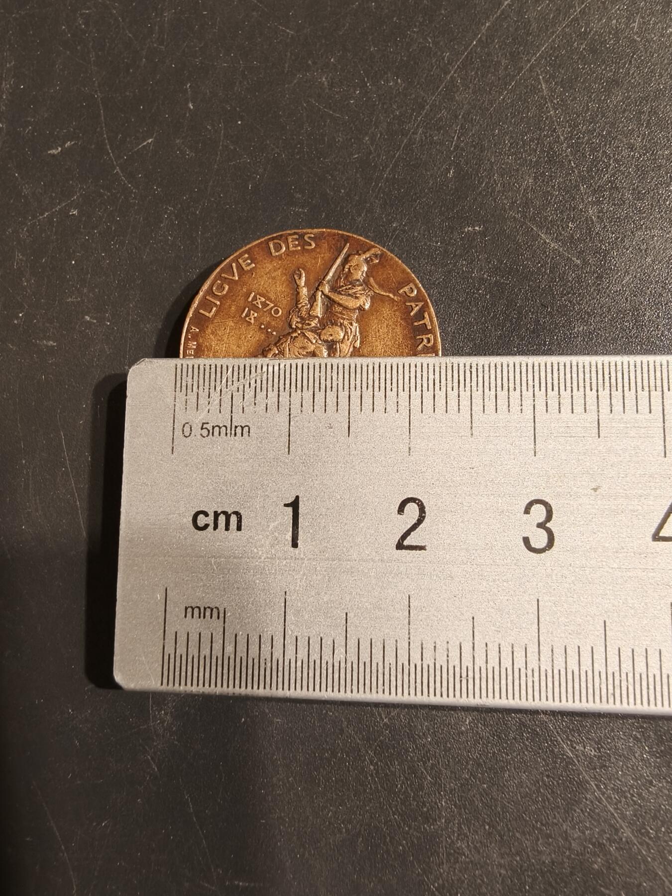 老王徽章第164期  法国“爱国者联盟”大铜章     亨利杜布瓦名作     玛丽安娜      直径23mm.     重量8.1g