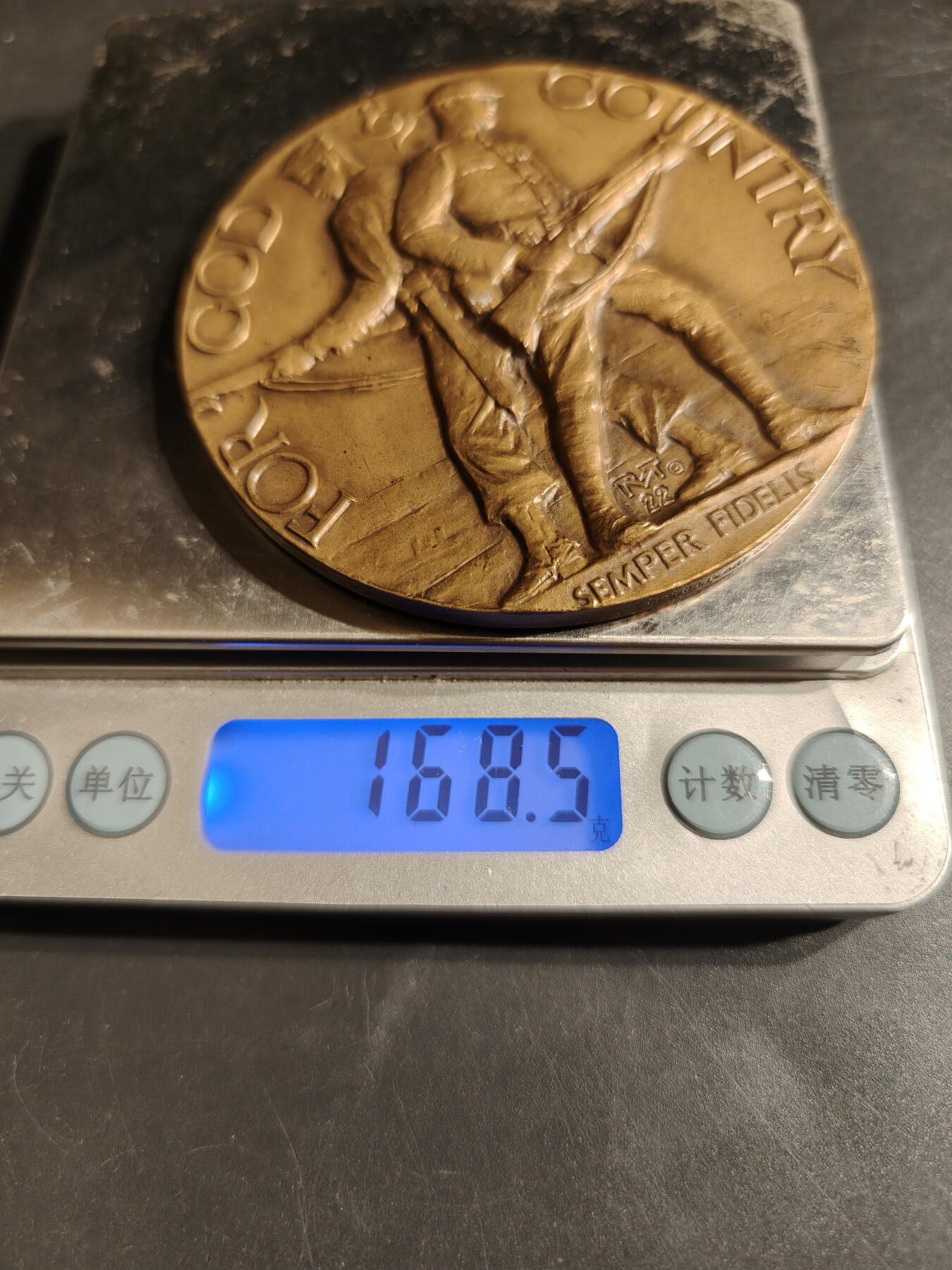 老王徽章第164期  美国一战老兵协会大铜章     直径76mm.    重量168.5g.    高浮雕