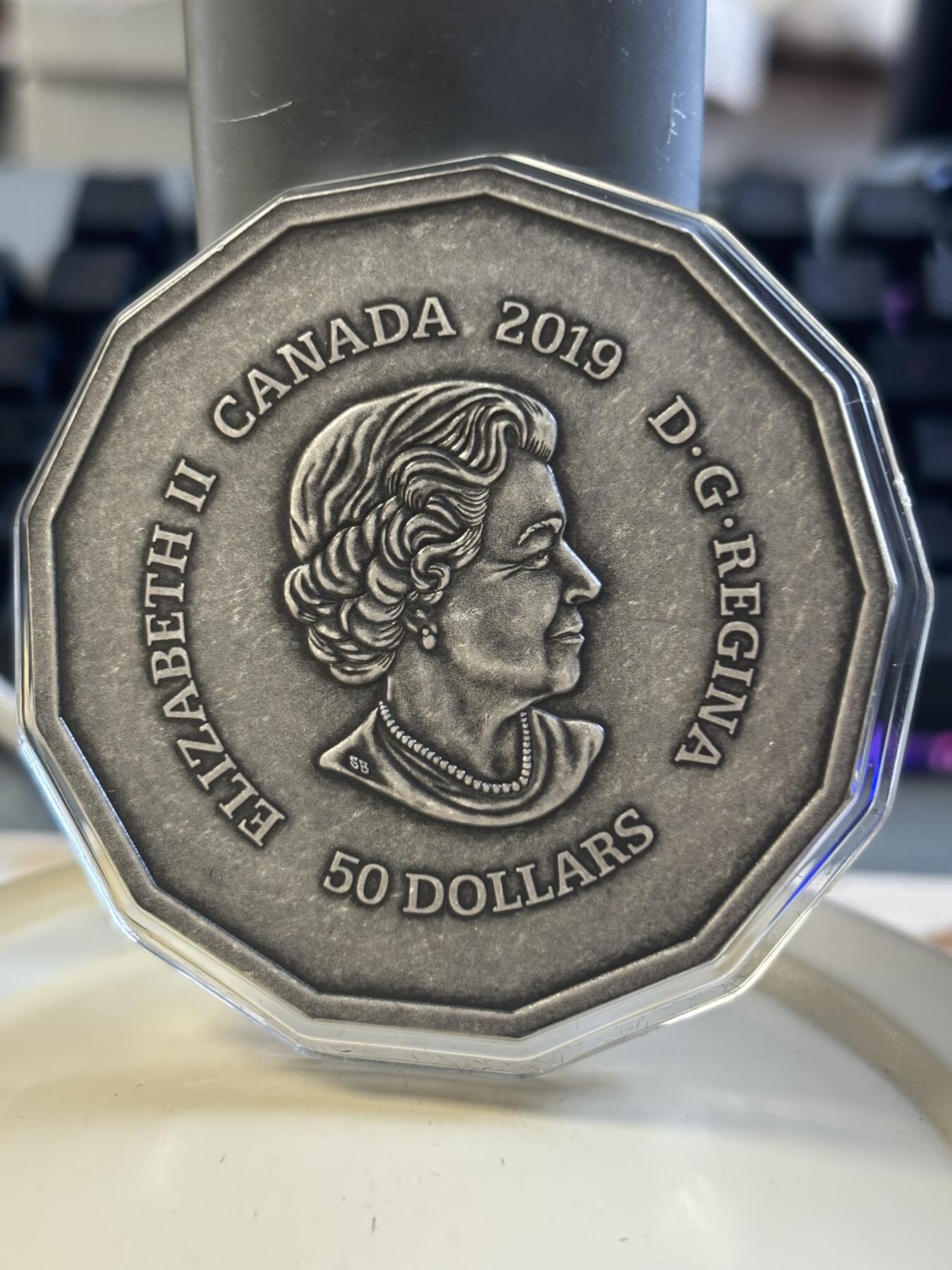 第182期拍卖 加拿大2019年国会山百年火焰纪念碑3盎司仿古银币，9999银，发行2500枚