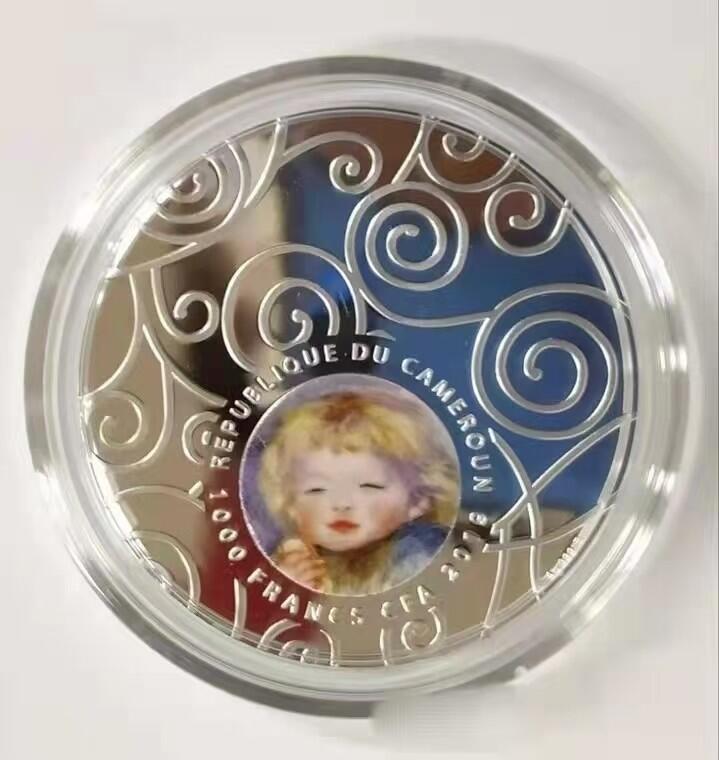 ❤️【币观天下】❤️ 第331期钱币拍卖- 2025.11.21周五晚上6点半场-长期征集拍品 【龙头币】喀麦隆2019年, “艺术中的爱”名画系列(1)-雷诺阿印象派超级名画《母爱》(《拿饼干的婴儿》), 1盎司加大(直径达50mm)双面彩色精制银币. 盒证全. 龙头币(系列第一枚). 此画被誉为“越欣赏越迷人”的画. 国外售价189美元