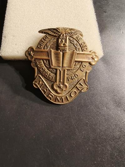 老王徽章第164期 -  美国马米恩军事学院大檐帽帽徽