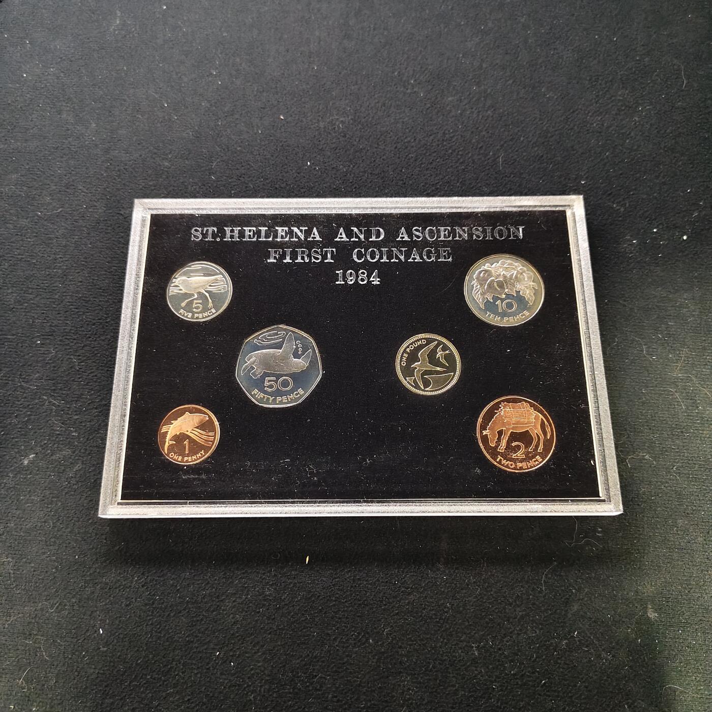 【全场包邮】纯粹捡漏拍479场（免费代拍第16场） 【稀少】圣赫勒拿和阿松森1984年官方精制套币-此套少见推测发行量2500-3000