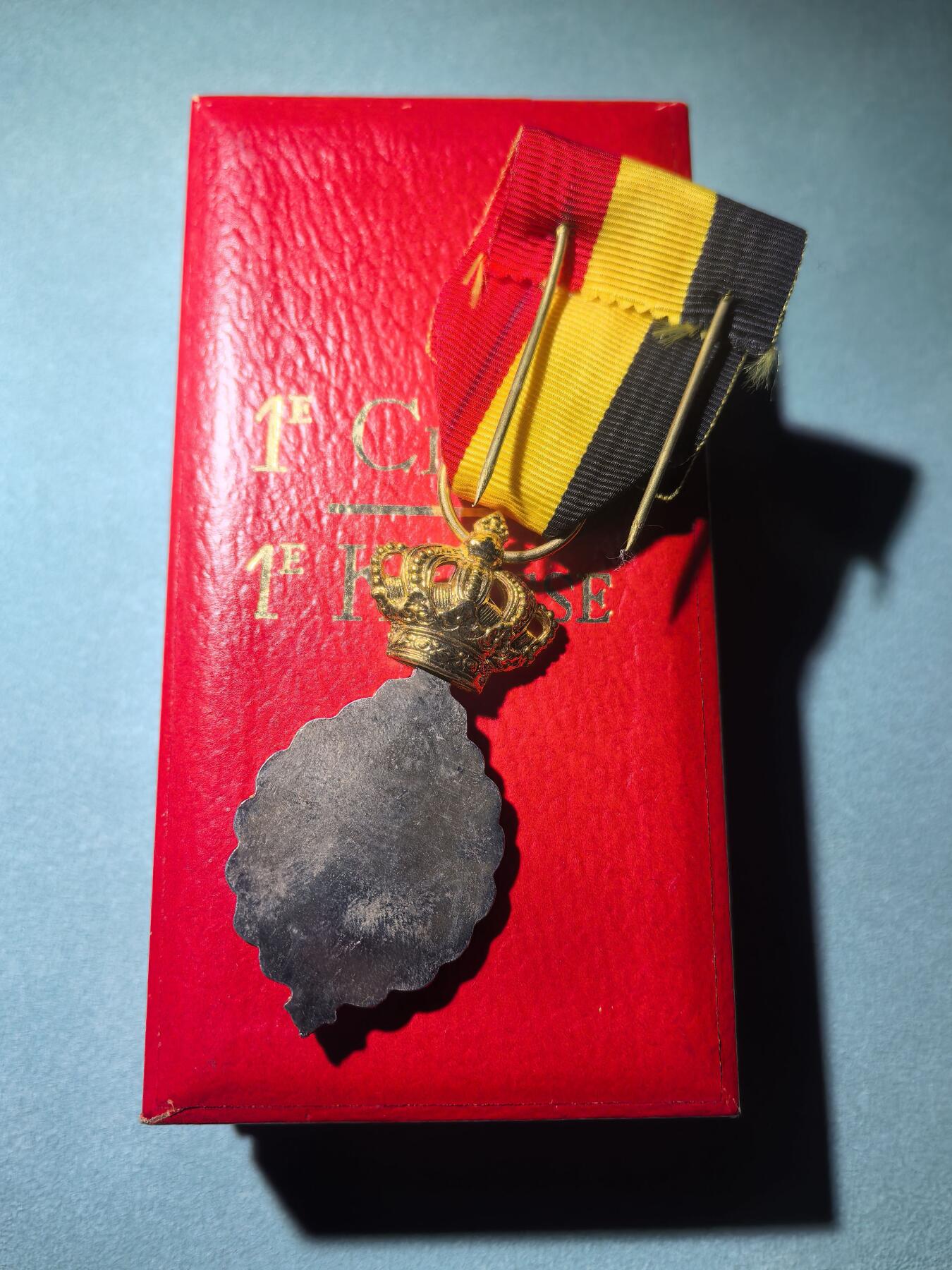 盛世勋华——号角文化勋章邮票专场拍卖第288期 比利时一级劳动功勋奖章  银制 带原盒 带厂标