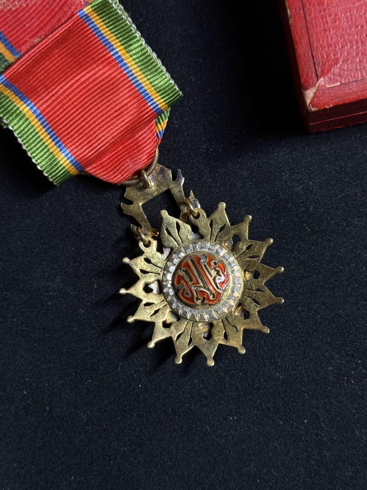 戎马世界章牌大赏第108期 泰国军官级白象勋章