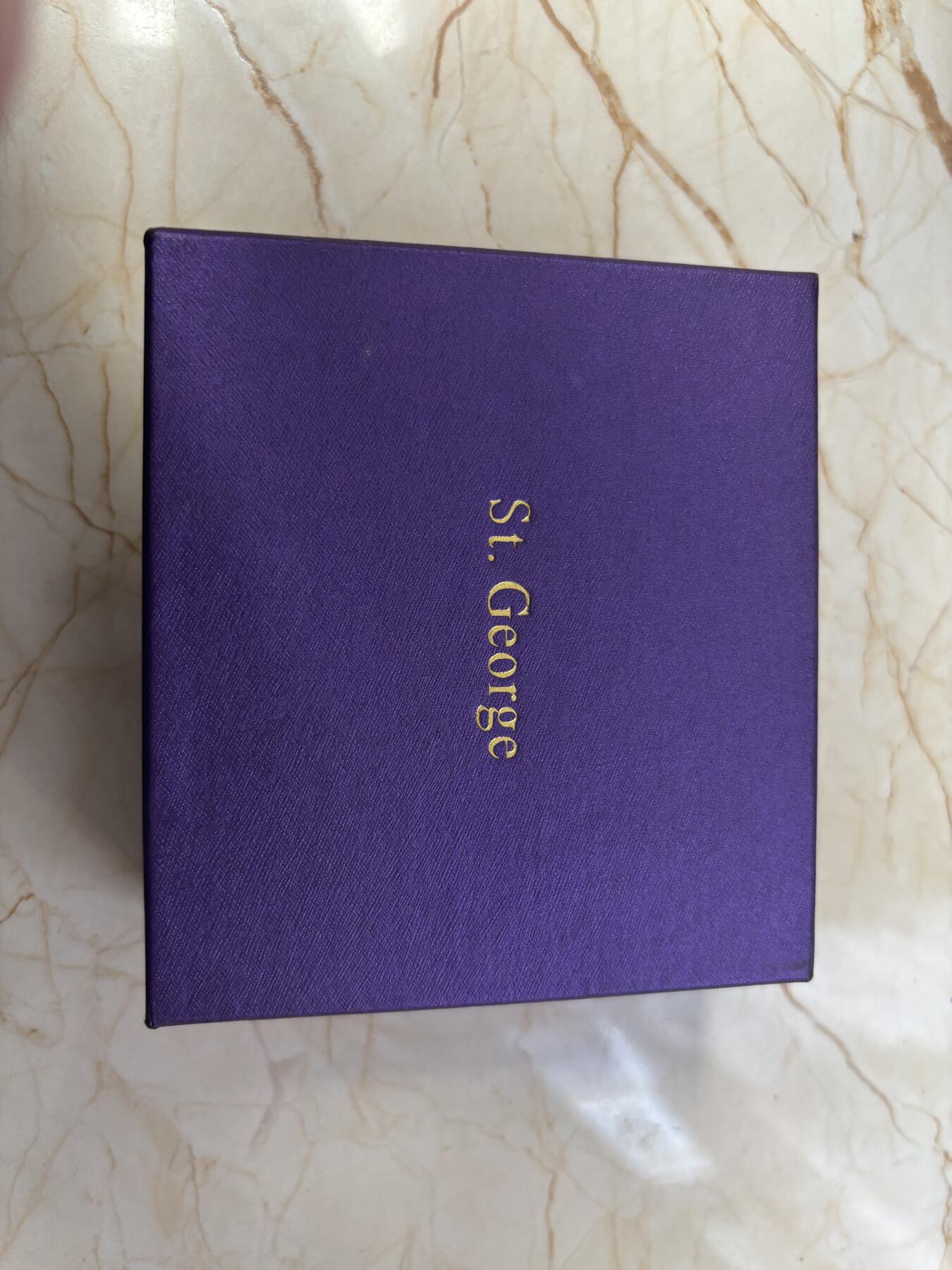 第182期拍卖 纽埃2015年遗产系列圣乔治50克彩色纪念银币，999银，50克，发行999枚