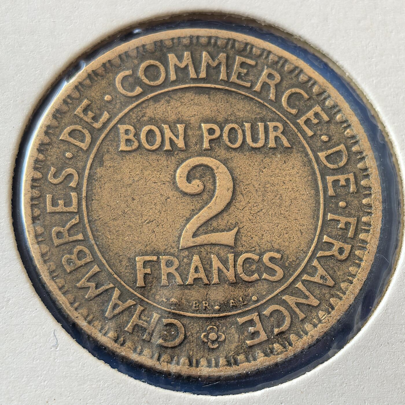 外国优质老铜币银币，周六九点倒数截拍，满百包邮，可寄存半年，喜欢朋友微信扫描二维码可直接参拍 欧洲老藏家纸夹-法国1922年商务部版2法郎铜币