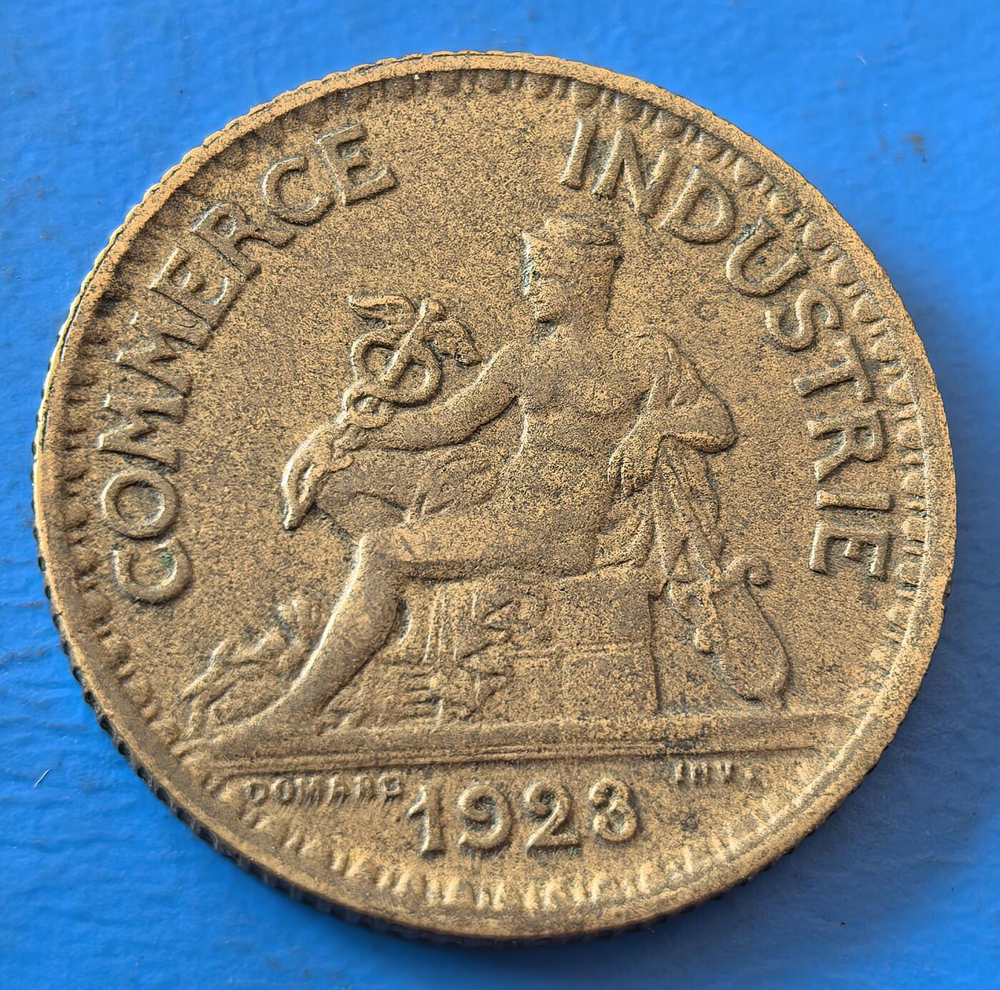 外国优质老铜币银币，周六九点倒数截拍，满百包邮，可寄存半年，喜欢朋友微信扫描二维码可直接参拍 法国商务部1923年1法郎