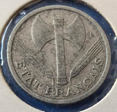 外国优质老铜币银币，周六九点倒数截拍，满百包邮，可寄存半年，喜欢朋友微信扫描二维码可直接参拍 - 欧洲老藏家纸夹-法国1942年束棒版1法郎铝币
