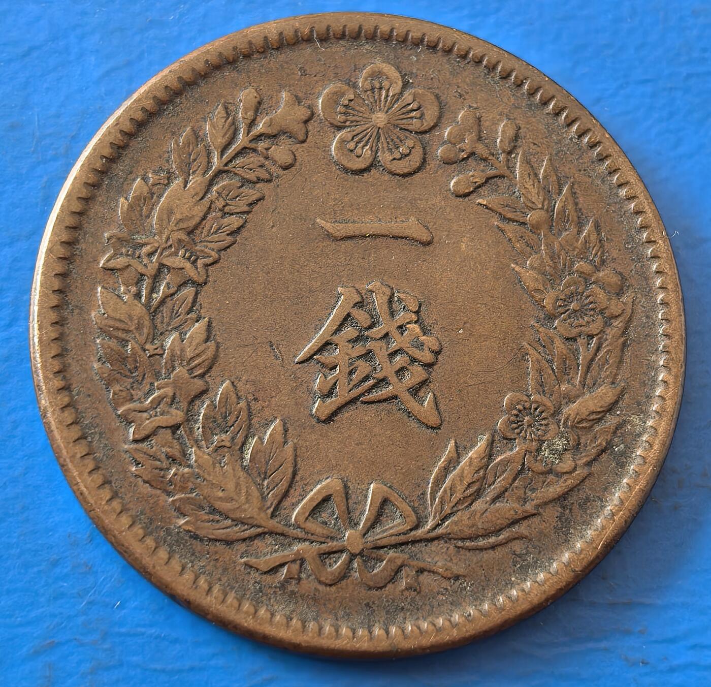 外国优质老铜币银币，周六九点倒数截拍，满百包邮，可寄存半年，喜欢朋友微信扫描二维码可直接参拍