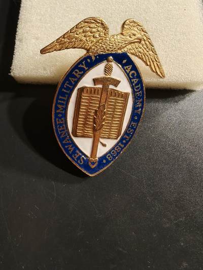 老王徽章第164期 -  美国塞瓦尼军事学院大檐帽帽徽