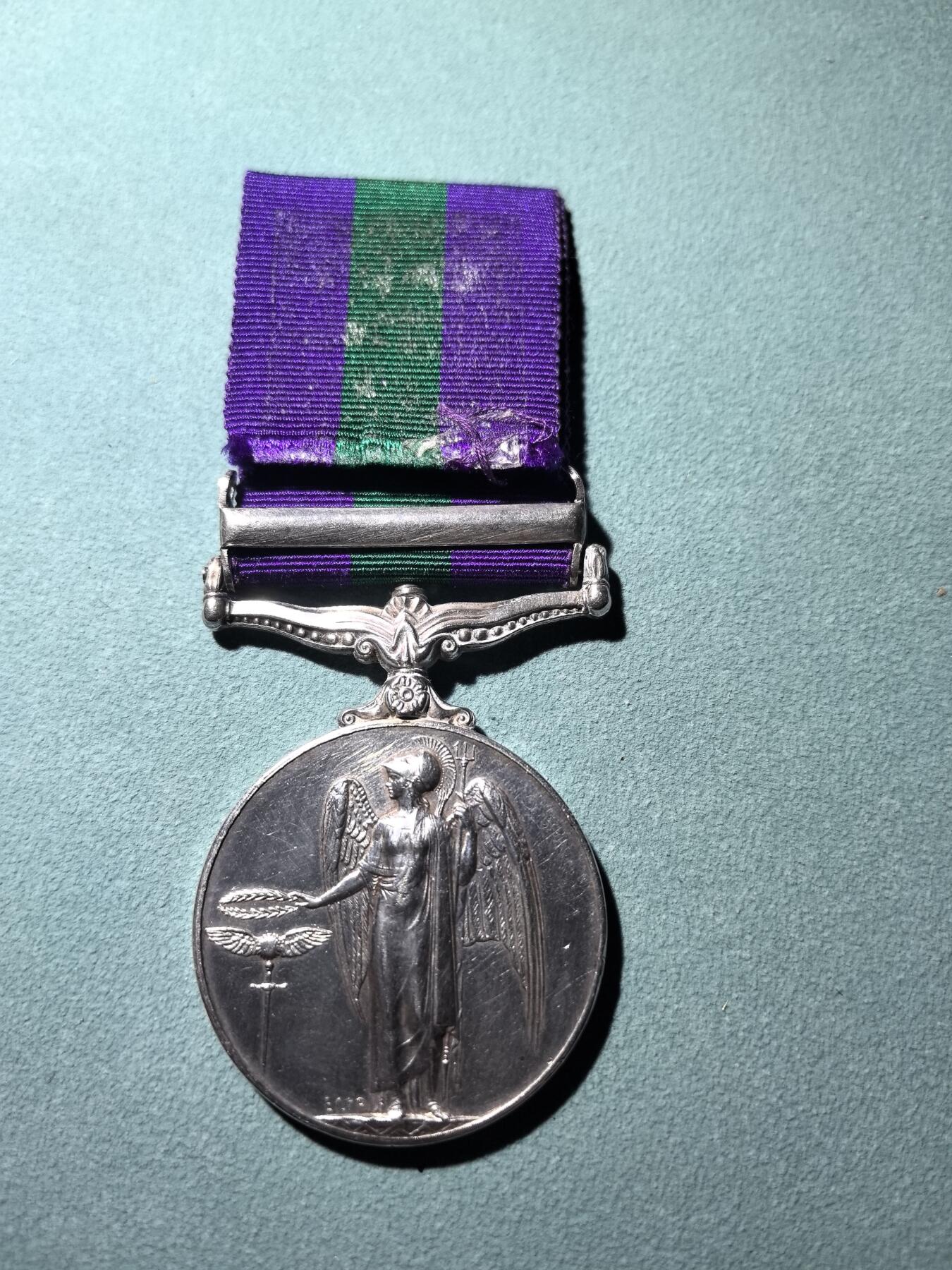 盛世勋华——号角文化勋章邮票专场拍卖第288期 英国常规服役奖章 伊丽莎白二世版 带马来亚条 带边铭 授予英国皇家炮兵队，马来亚条授予 1945-1960年期间镇压马共的英军 少见战斗人员条