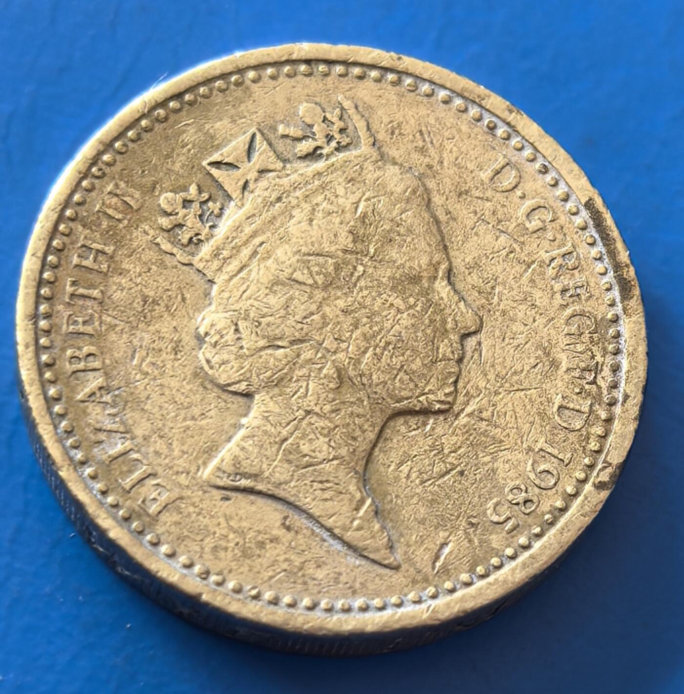 外国优质老铜币银币，周六九点倒数截拍，满百包邮，可寄存半年，喜欢朋友微信扫描二维码可直接参拍 英国韭葱1镑