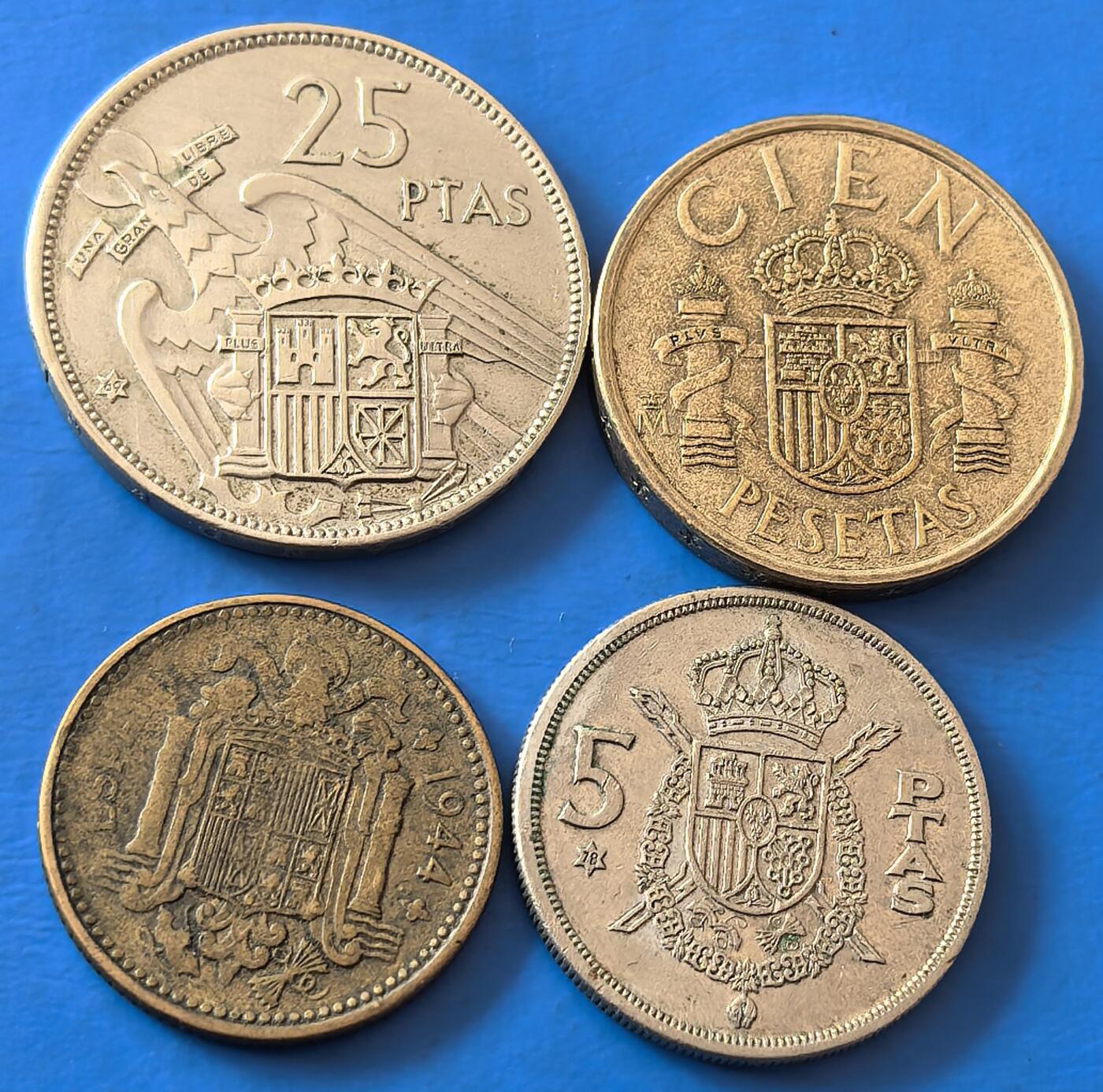外国优质老铜币银币，周六九点倒数截拍，满百包邮，可寄存半年，喜欢朋友微信扫描二维码可直接参拍 西班牙4枚含二战1944年、1984年100比塞塔