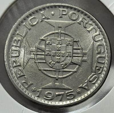 外国优质老铜币银币，周六九点倒数截拍，满百包邮，可寄存半年，喜欢朋友微信扫描二维码可直接参拍 - 澳门1975年壹元