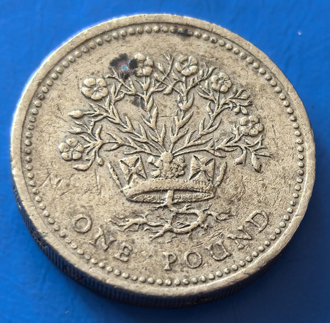 外国优质老铜币银币，周六九点倒数截拍，满百包邮，可寄存半年，喜欢朋友微信扫描二维码可直接参拍 英国1镑