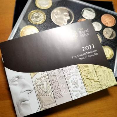 长老汇蛇年精选第七十六场拍卖 2011英国14枚精制套币，总面值15.38英镑，盒证全，带少见白色外包装