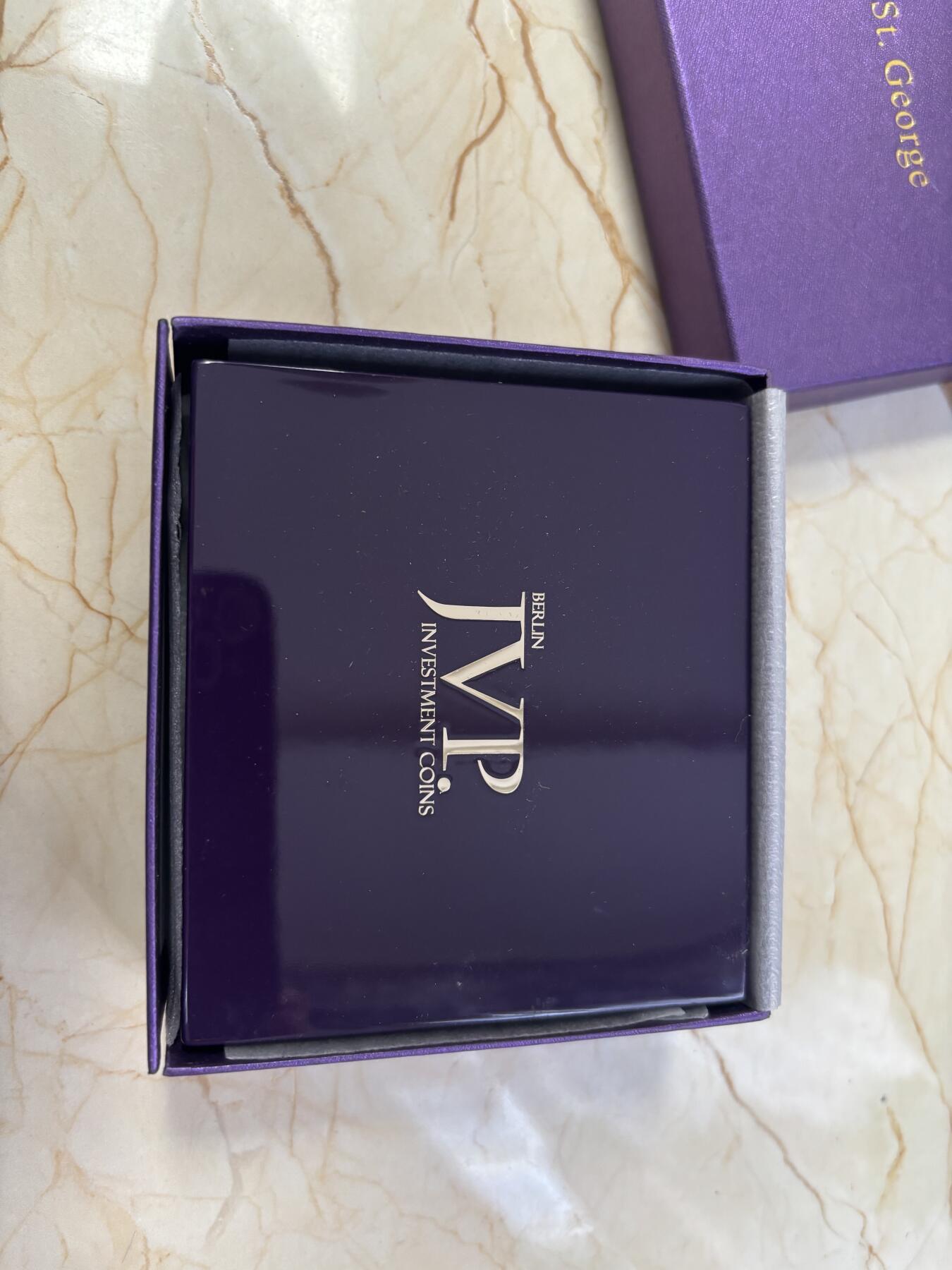 第182期拍卖 纽埃2015年遗产系列圣乔治50克彩色纪念银币，999银，50克，发行999枚