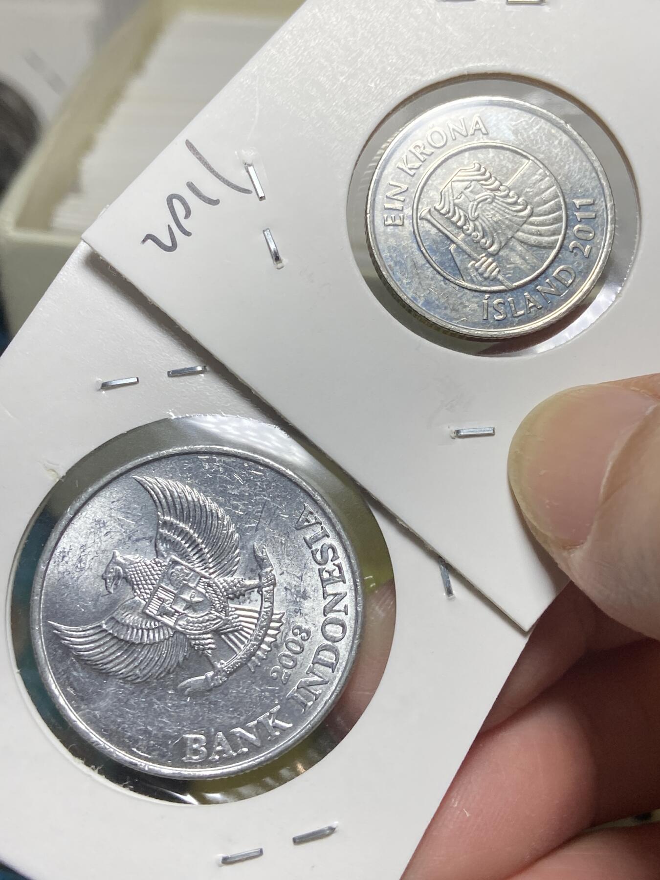 2025年第一百三十一场(总第一百五十七场）外国好品纸夹散币场(免佣金) 散币2枚：冰岛🇮🇸2011年1克朗，印度尼西亚🇮🇩2003年500卢比