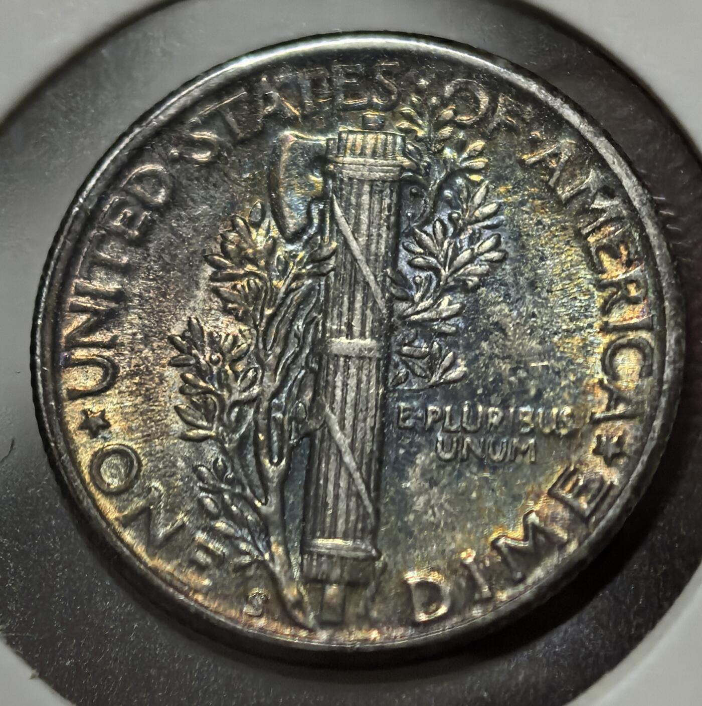 外国优质老铜币银币，周六九点倒数截拍，满百包邮，可寄存半年，喜欢朋友微信扫描二维码可直接参拍 极美品五彩美国1944年10分银币