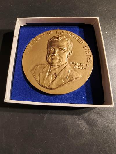 老王徽章第164期 -  美国铸币局理查德•尼克松总统大铜章     原盒      直径76mm.    重量240g