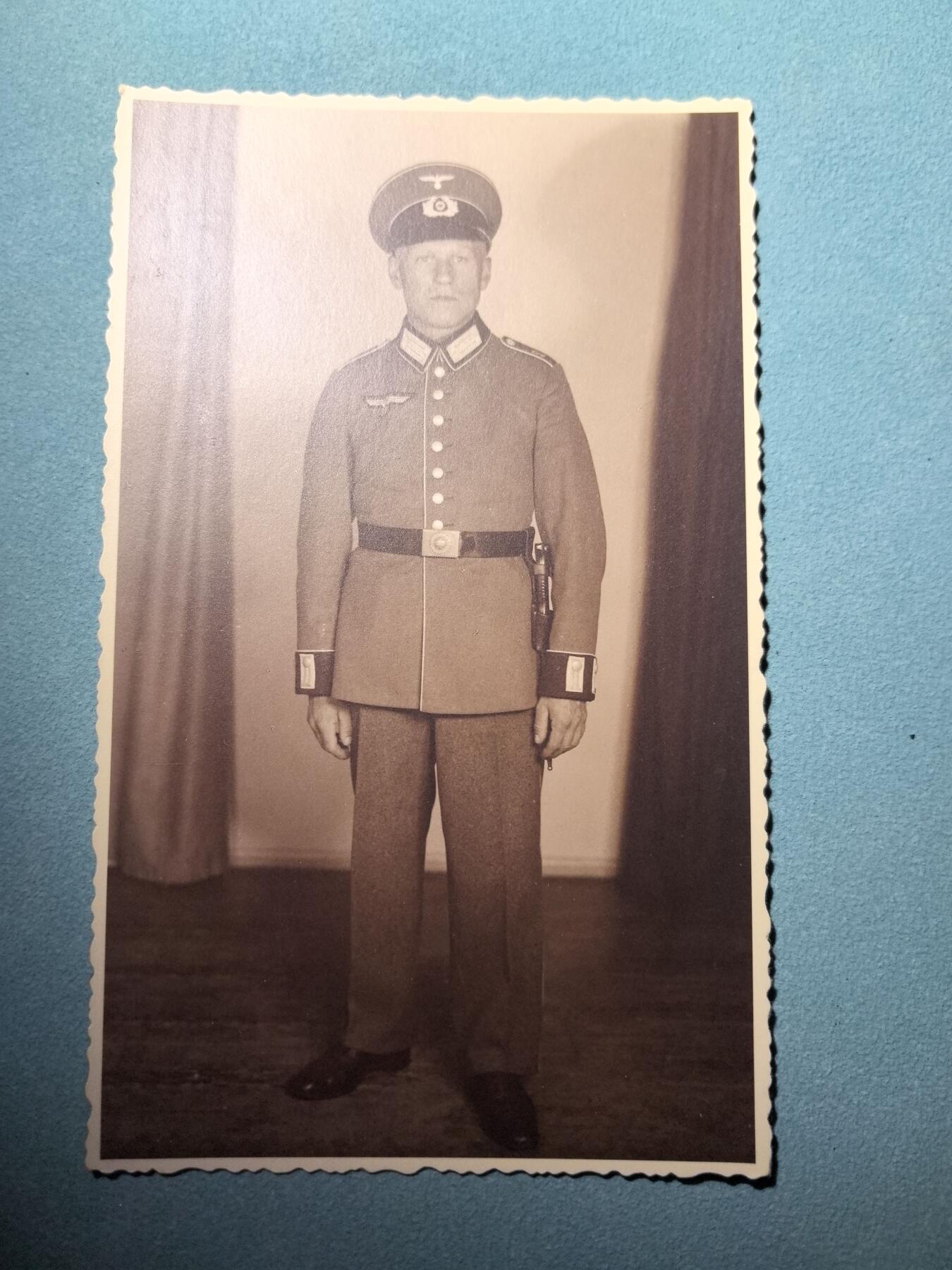 盛世勋华——号角文化勋章邮票专场拍卖第288期 德国（1939）陆军士兵肖像照片 着野战服 着早期礼服 带荣誉佩剑