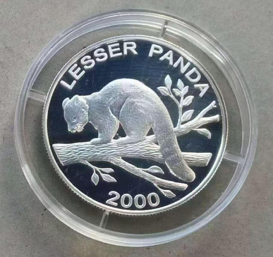 ❤️【币观天下】❤️ 第331期钱币拍卖- 2025.11.21周五晚上6点半场-长期征集拍品 老挝2000年珍稀动物小熊猫银币