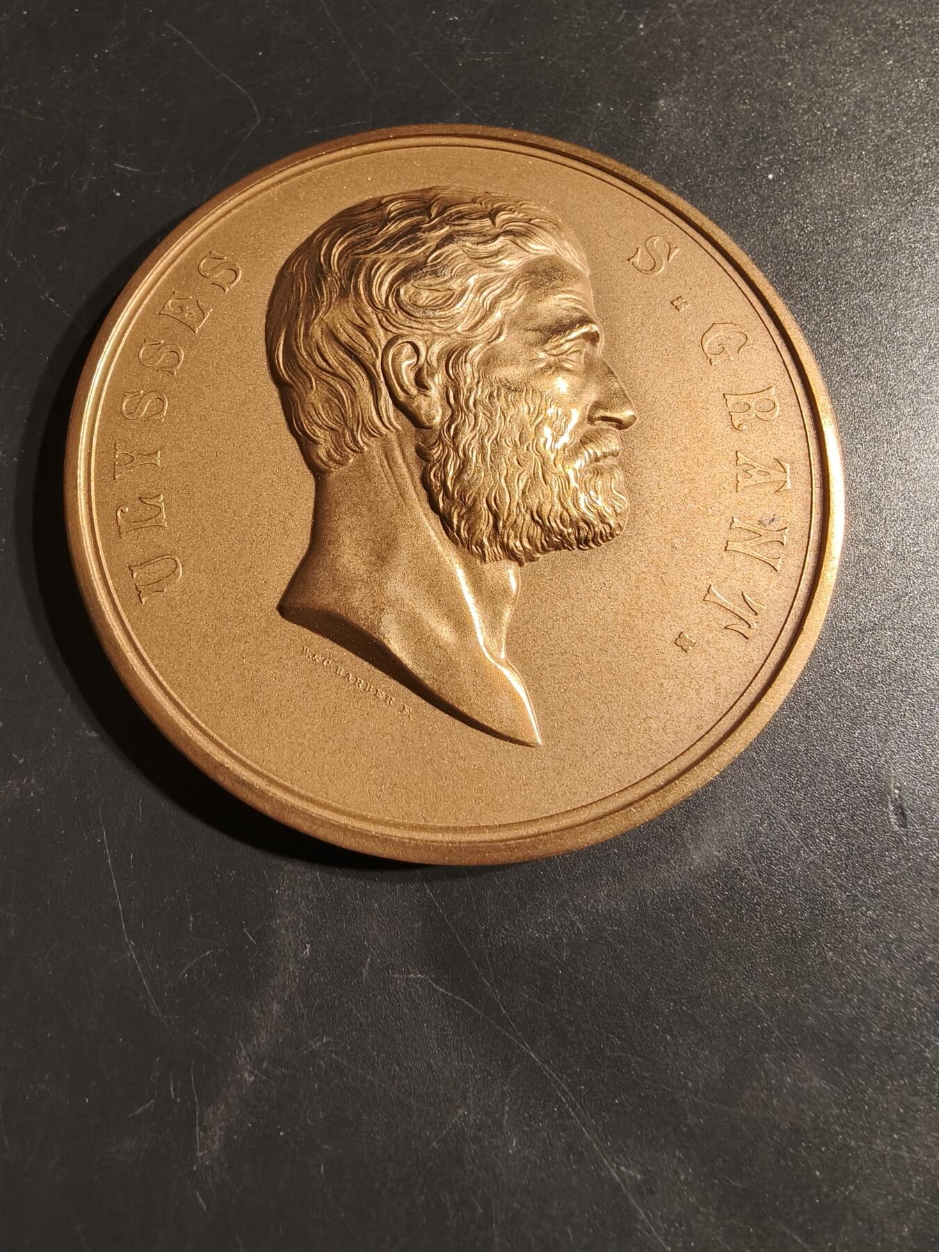 老王徽章第164期  美国铸币局尤利西斯·S·格兰特总统大铜章     原盒带证书     直径76mm.    重量210.7g.      格兰特为南北战争时期北方联邦军队统帅，于1869-1873任美国总统