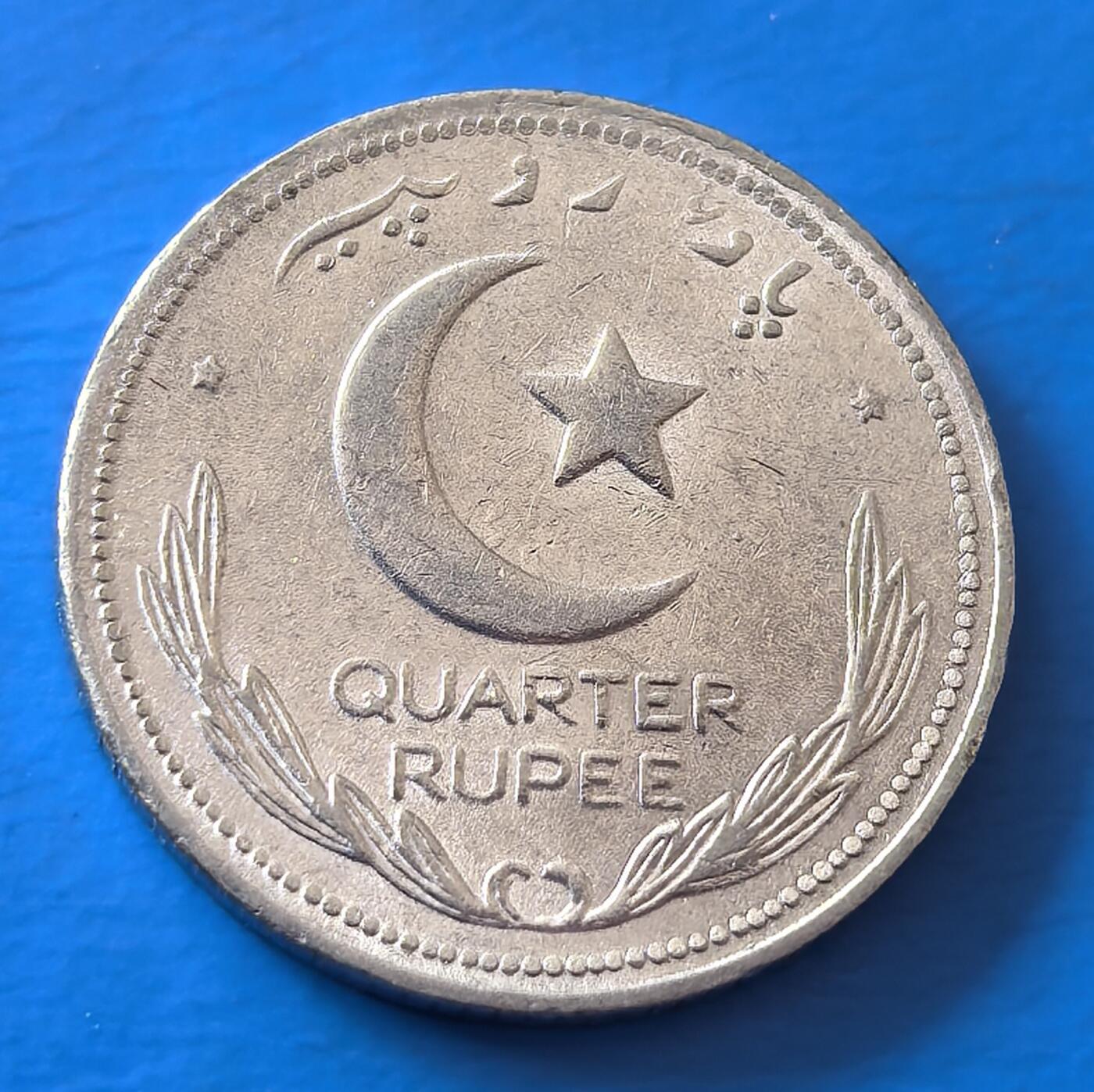 外国优质老铜币银币，周六九点倒数截拍，满百包邮，可寄存半年，喜欢朋友微信扫描二维码可直接参拍 好品巴基斯坦1949年1/4卢比