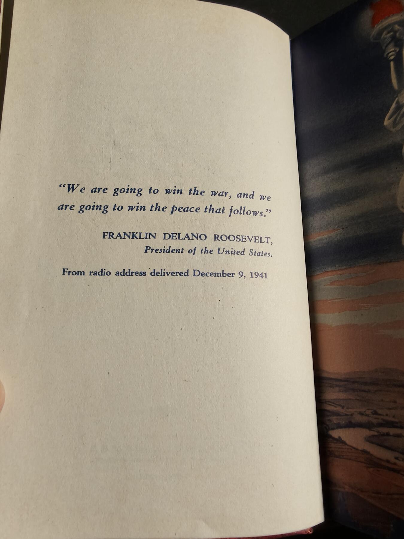 老王徽章第164期 美国二战服役记事本    带原始封装    内部有几页被记录了内容，绝大部分都是空页      尺寸11×18×2cm