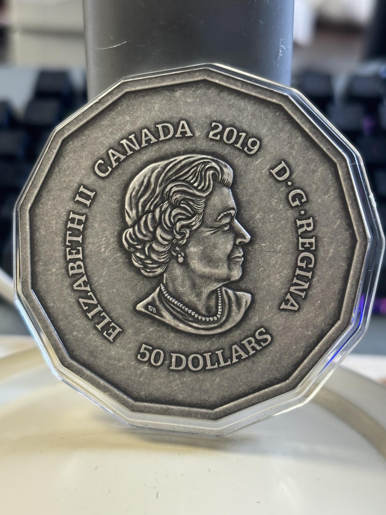 第182期拍卖 加拿大2019年国会山百年火焰纪念碑3盎司仿古银币，9999银，发行2500枚