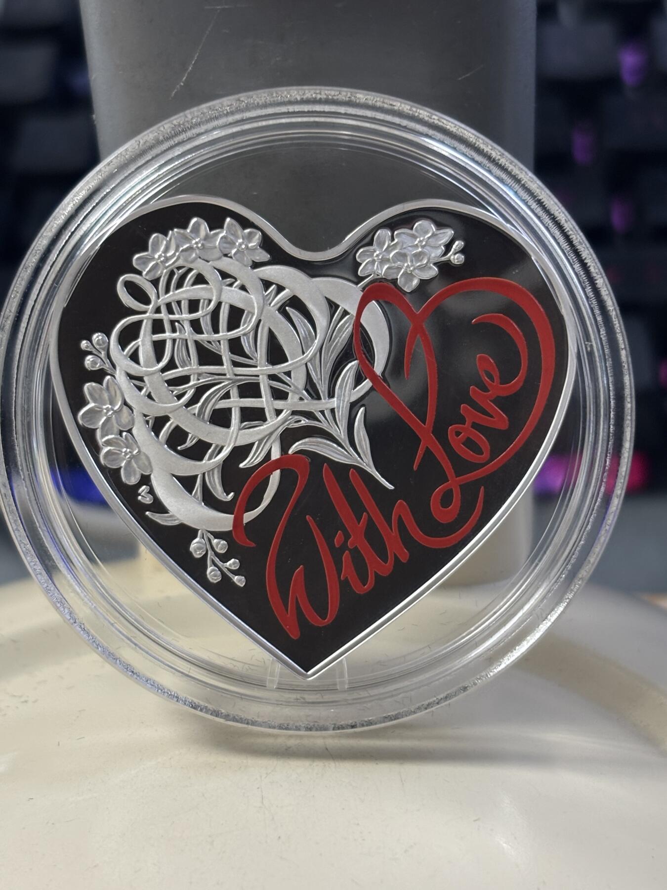 第182期拍卖 澳大利亚2016年真心相爱心形彩色精制纪念银币，999银，31.135克，发行7500枚