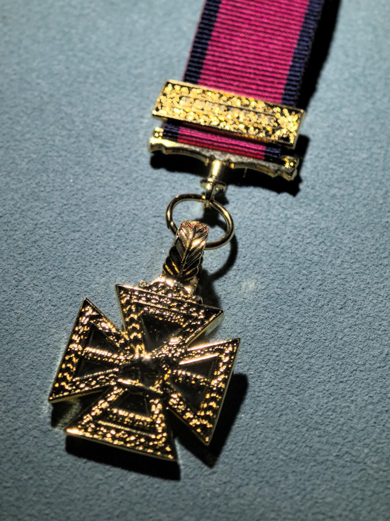 盛世勋华——号角文化勋章邮票专场拍卖第288期 英国陆军金质十字奖章迷你章 极为罕见 原章是英国章最贵的几款之一