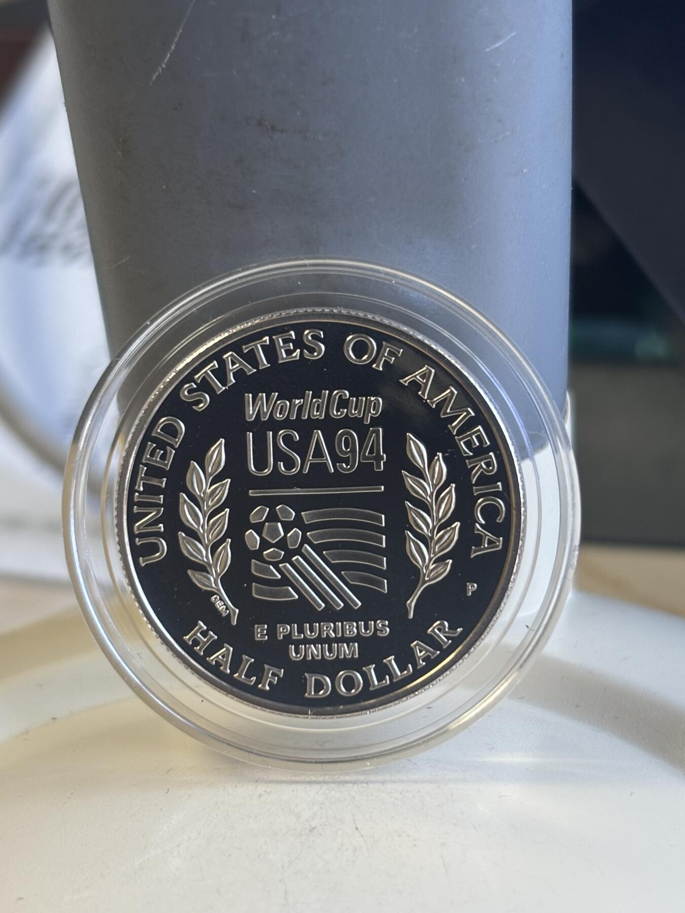 第182期拍卖 1994年美国双币套 美国世界杯（1美元+半美元） 26.73克900银 盒证全