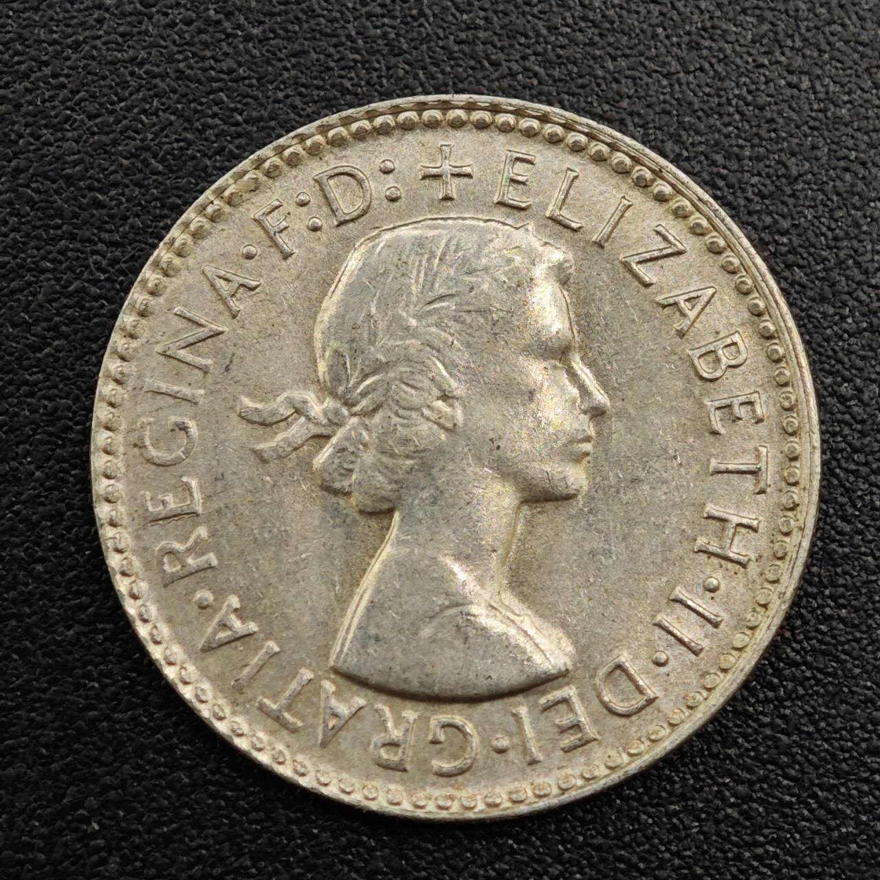 【淘币小摊】实时拍第八百零一拍   散币场   满百包邮可预留二周 每周一统一发货   澳大利亚1964年伊丽莎白二世3便士银币