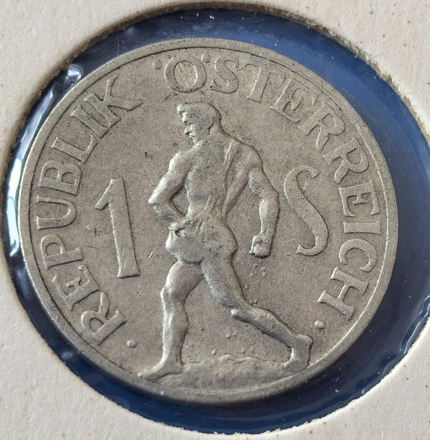 外国优质老铜币银币，周六九点倒数截拍，满百包邮，可寄存半年，喜欢朋友微信扫描二维码可直接参拍 欧洲老藏家纸夹-奥地利1946年播种男神先令