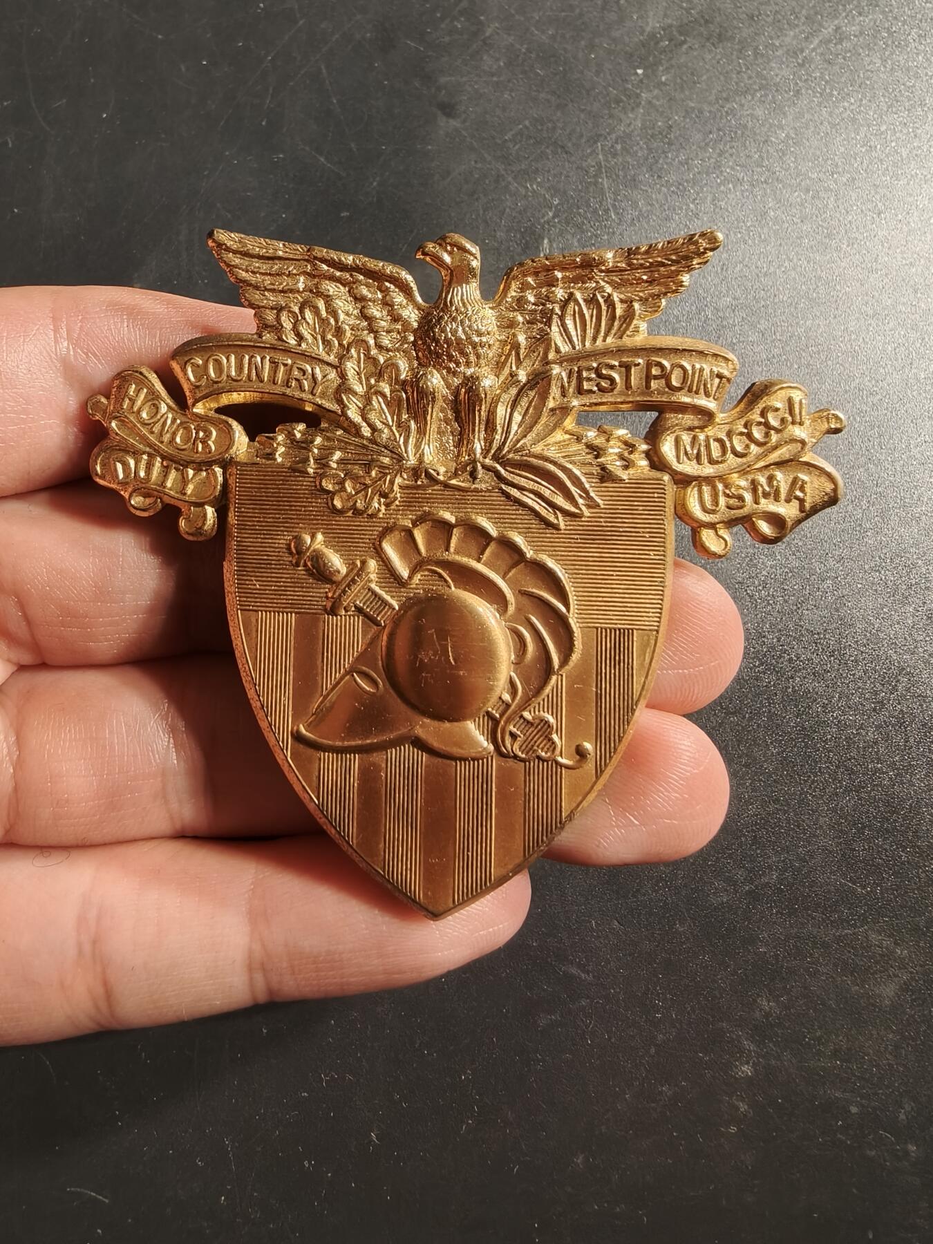 老王徽章第164期  美国西点军校大檐帽帽徽