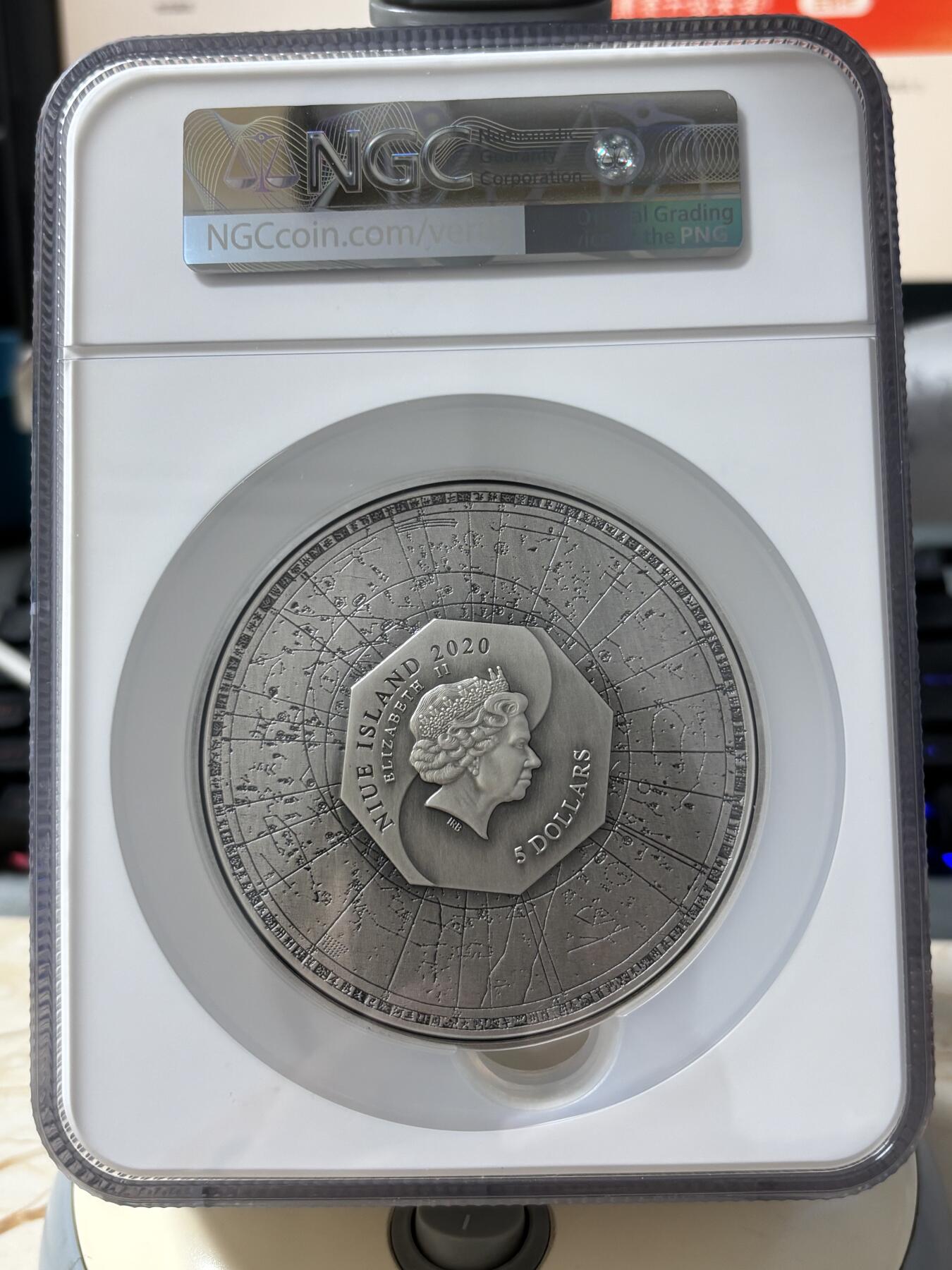 第182期拍卖 纽埃2020年四大瑞兽系列青龙高浮雕银币NGC-MS70首无盒证书，金属:999银+铜，重量:2盎司银+11.5盎司铜，直径:80毫米，发行：500枚