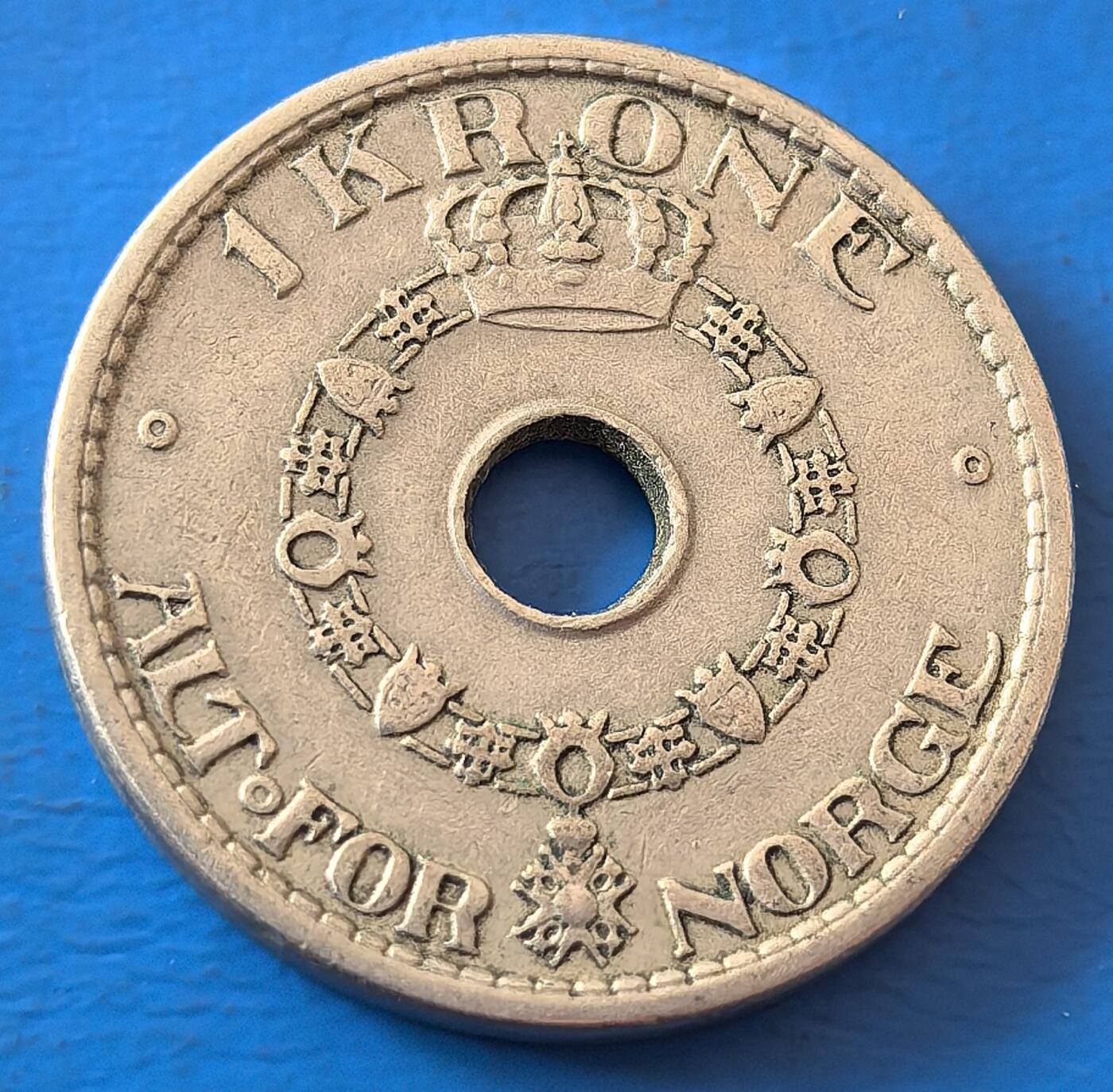 外国优质老铜币银币，周六九点倒数截拍，满百包邮，可寄存半年，喜欢朋友微信扫描二维码可直接参拍 挪威1951年1克朗