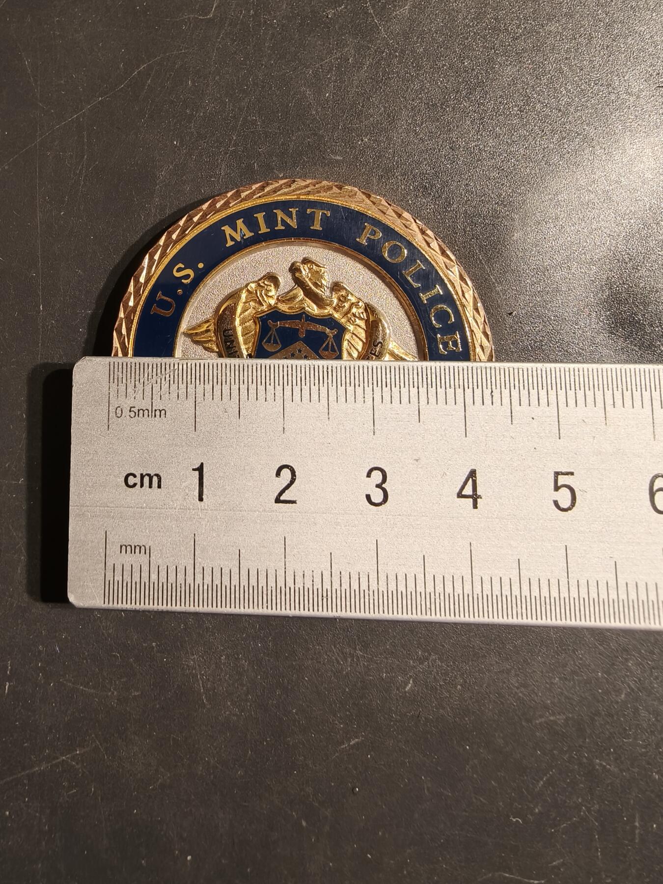 老王徽章第164期 美国铸币局警察纪念章      直径44mm.    重量37.3g