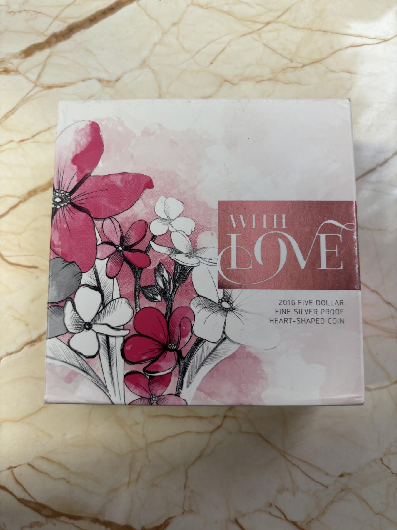 第182期拍卖 澳大利亚2016年真心相爱心形彩色精制纪念银币，999银，31.135克，发行7500枚