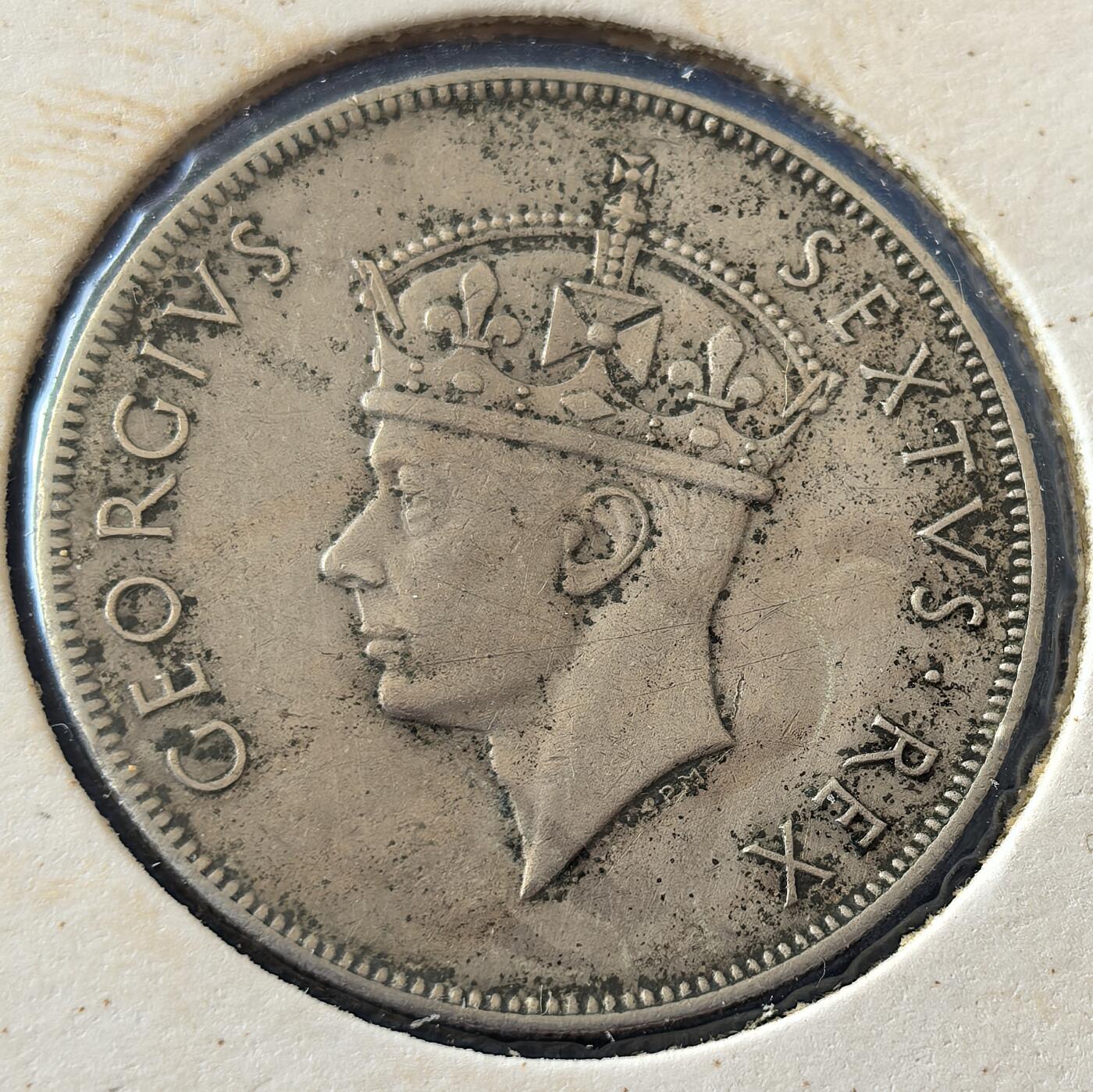 外国优质老铜币银币，周六九点倒数截拍，满百包邮，可寄存半年，喜欢朋友微信扫描二维码可直接参拍 欧洲老藏家纸夹-东非1948年1先令