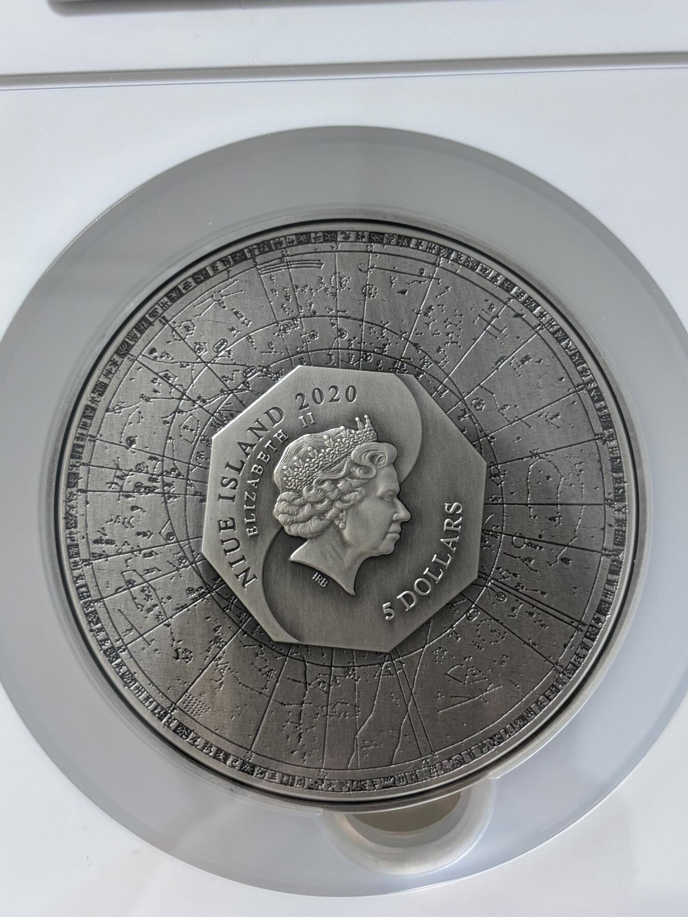 第182期拍卖 纽埃2020年四大瑞兽系列青龙高浮雕银币NGC-MS70首无盒证书，金属:999银+铜，重量:2盎司银+11.5盎司铜，直径:80毫米，发行：500枚