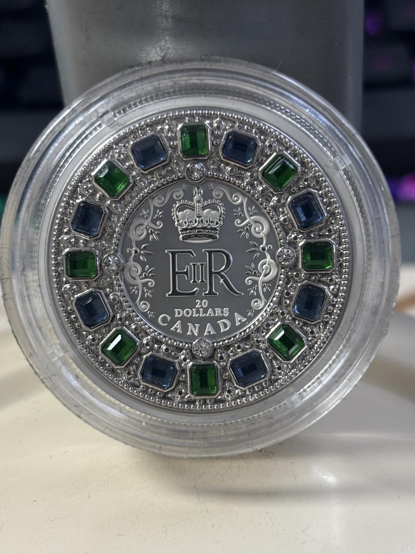第182期拍卖 加拿大2022年帝国皇冠缅怀女王镶嵌宝石纪念银币，9999银，31.39克，