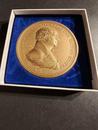 老王徽章第164期 -  美国铸币局马丁·范布伦总统大铜章     原盒     直径76mm.    重量221g