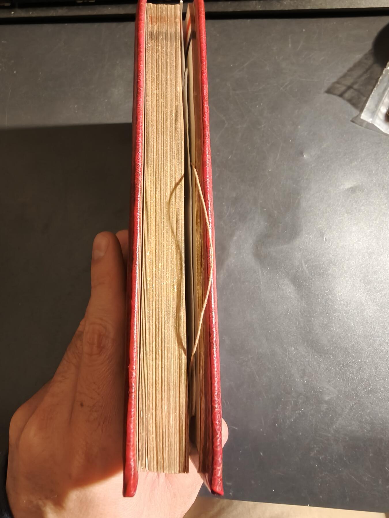 老王徽章第164期 美国二战服役记事本    带原始封装    内部有几页被记录了内容，绝大部分都是空页      尺寸11×18×2cm