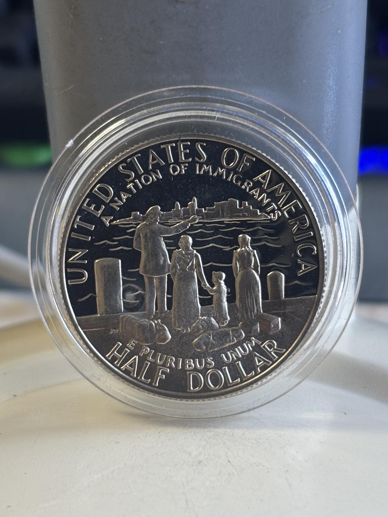 第182期拍卖 1986年美国双币套 自由女神纪念银币和铜镍币（1美元+半美元） 26.73克900银 盒证全