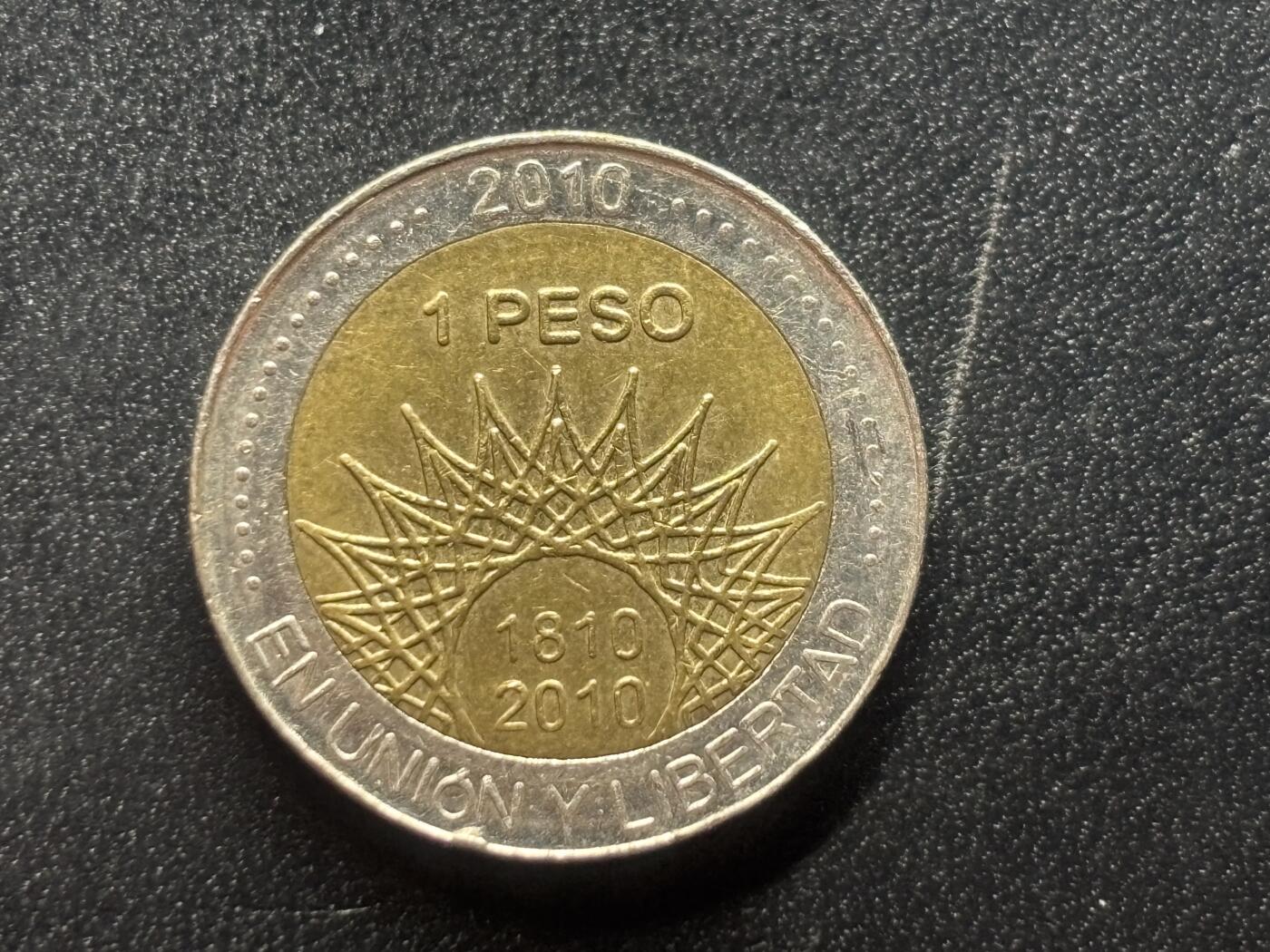 邮泉阁限时拍卖第三十六场 美洲硬币专场（硬币在国外。请付邮费6元。） 阿根廷2010年1比索纪念币