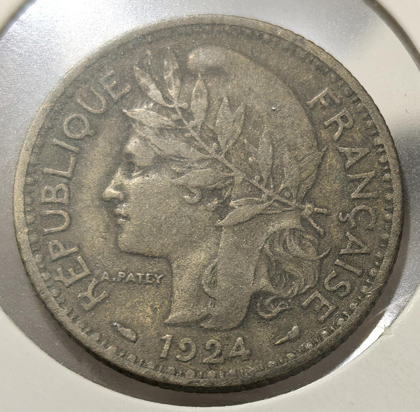 外国优质老铜币银币，周六九点倒数截拍，满百包邮，可寄存半年，喜欢朋友微信扫描二维码可直接参拍 法属多哥1924年1法郎