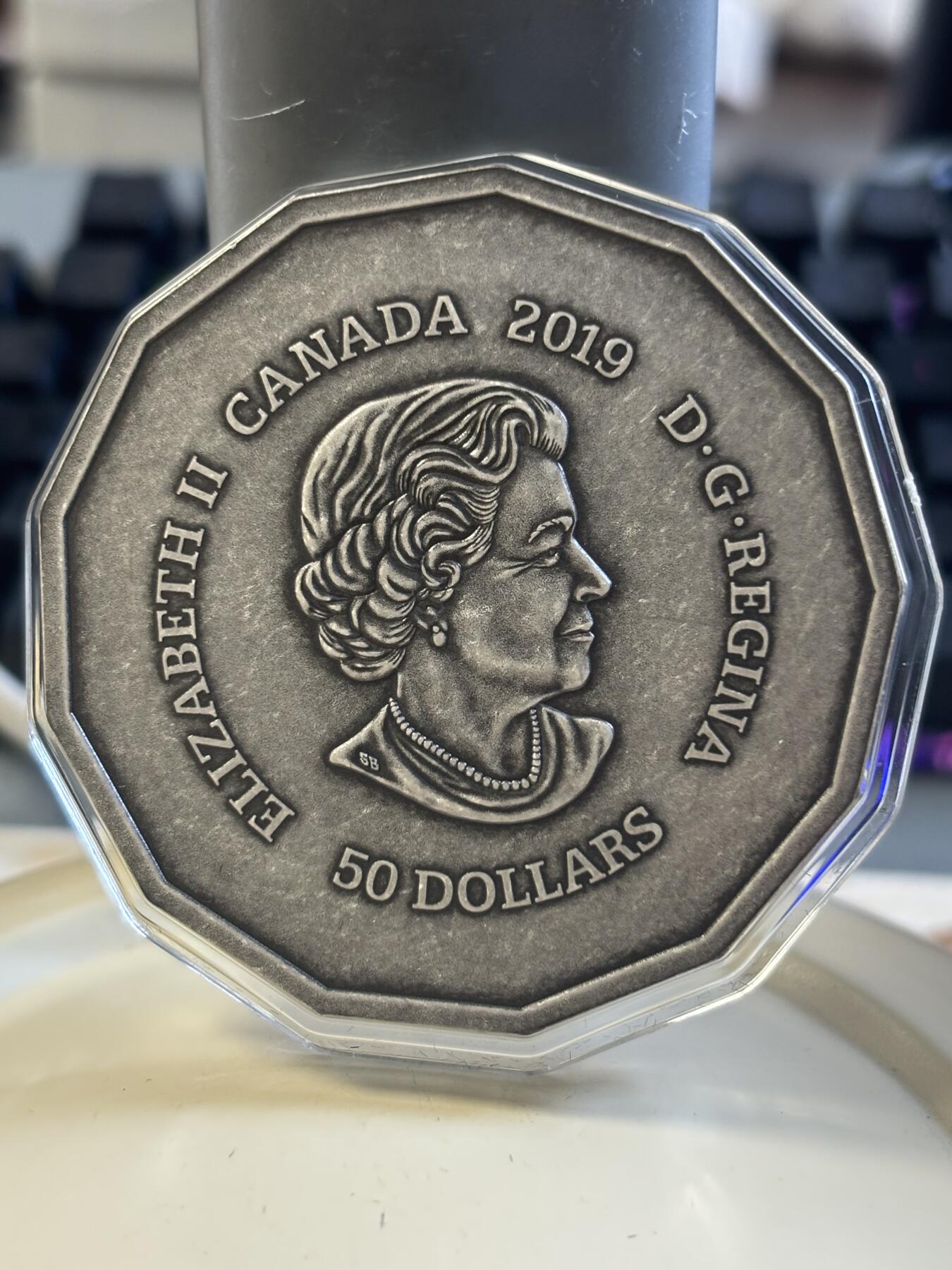 第182期拍卖 加拿大2019年国会山百年火焰纪念碑3盎司仿古银币，9999银，发行2500枚