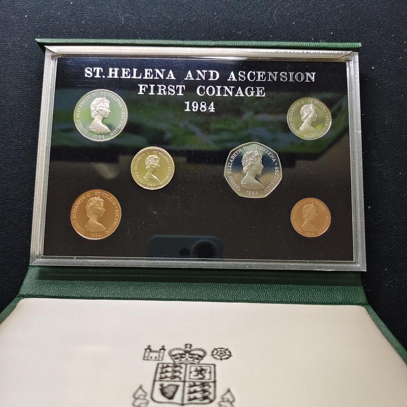 【全场包邮】纯粹捡漏拍479场（免费代拍第16场） 【稀少】圣赫勒拿和阿松森1984年官方精制套币-此套少见推测发行量2500-3000
